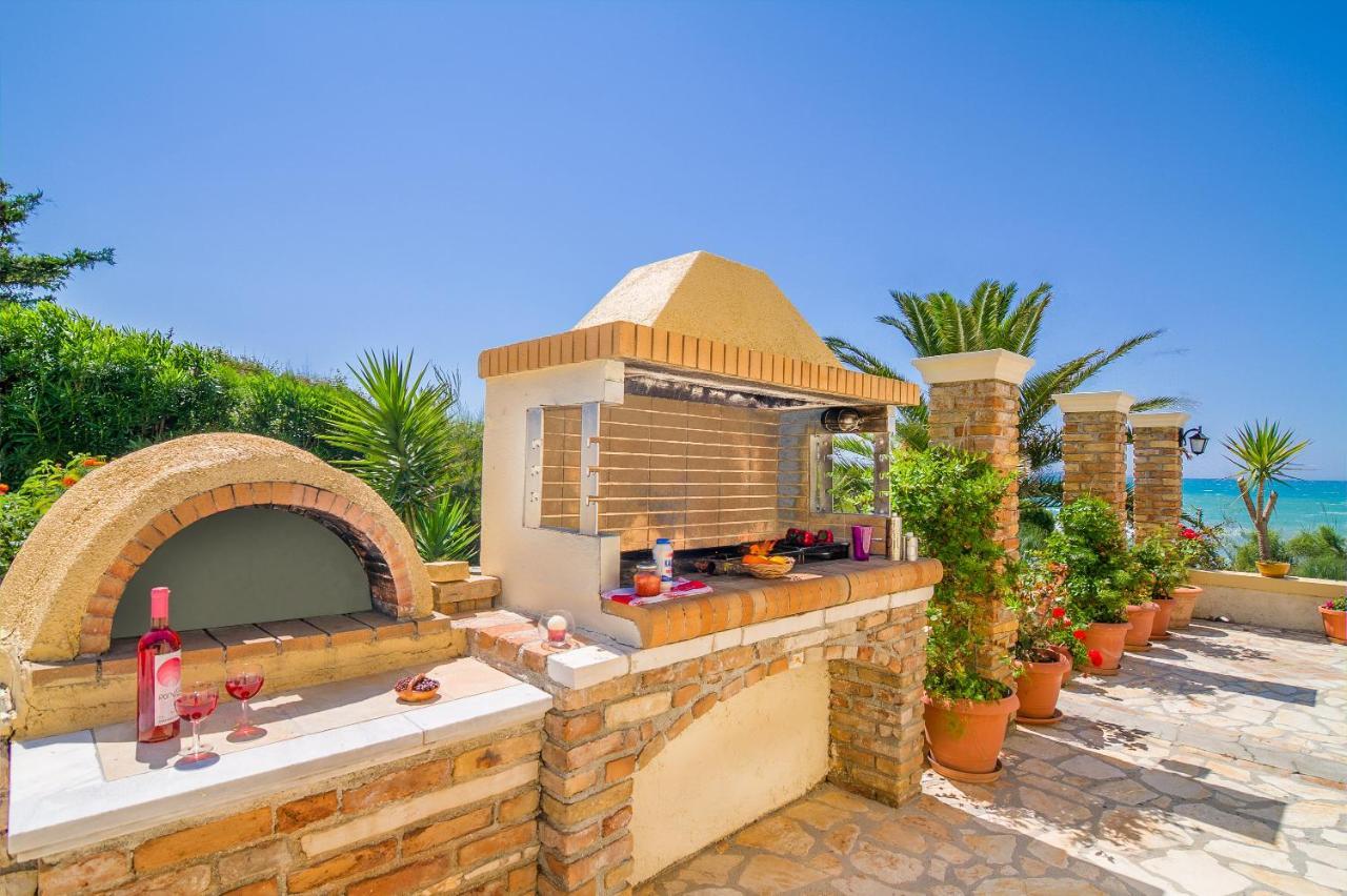 Beachfront Victoras - With Private Villa Sidárion