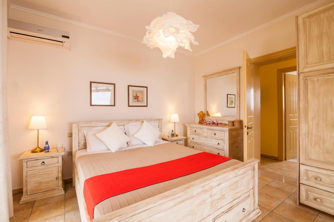 Villa Beachfront Victoras - With Private