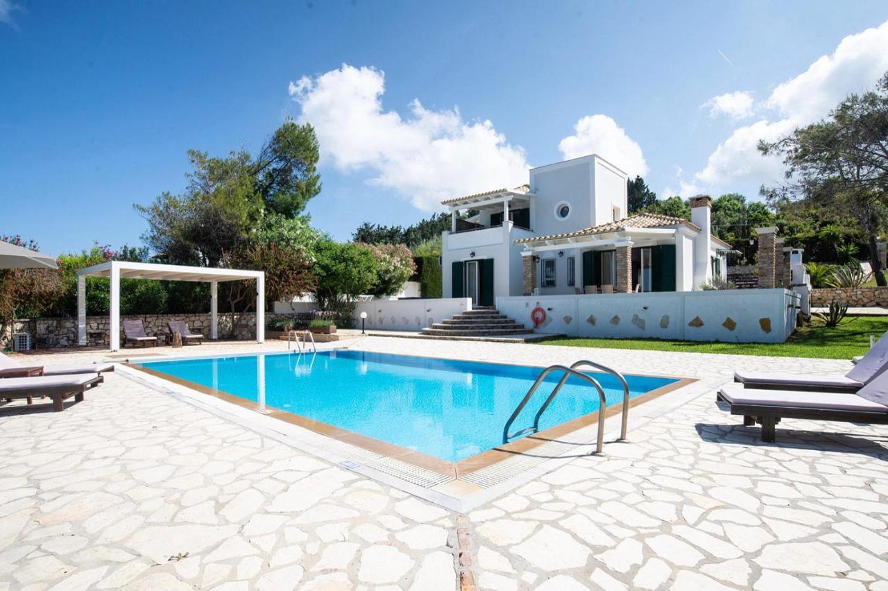 Beachfront Victoras - With Private *
