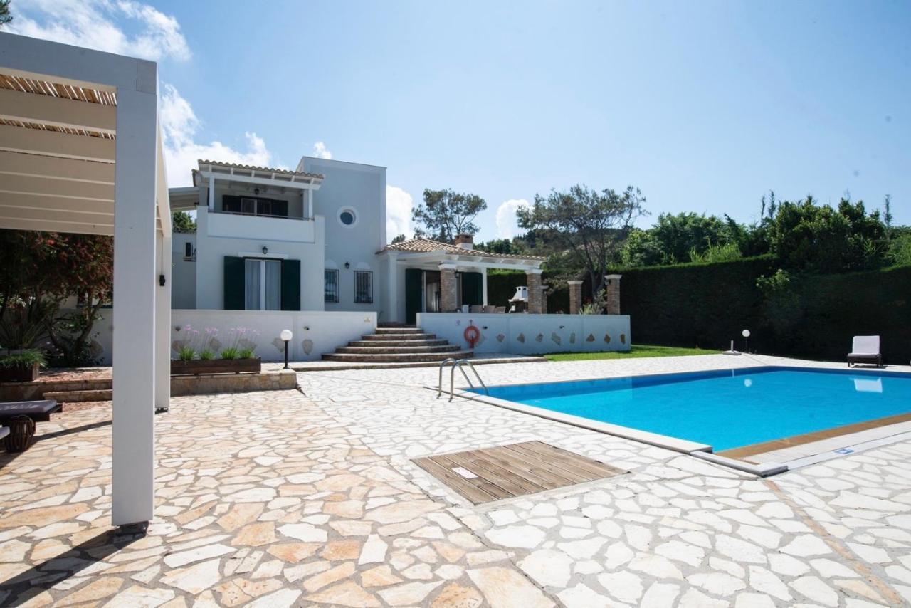 Villa Beachfront Victoras - With Private