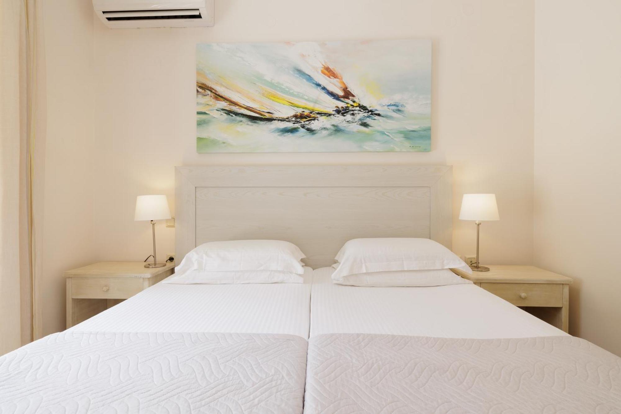 Villa Beachfront Victoras - With Private