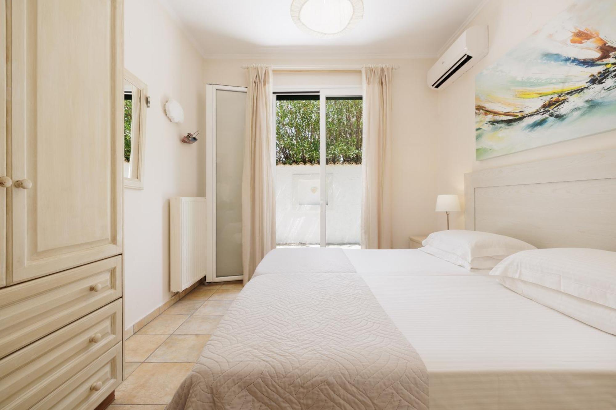 Beachfront Victoras - With Private * Sidárion