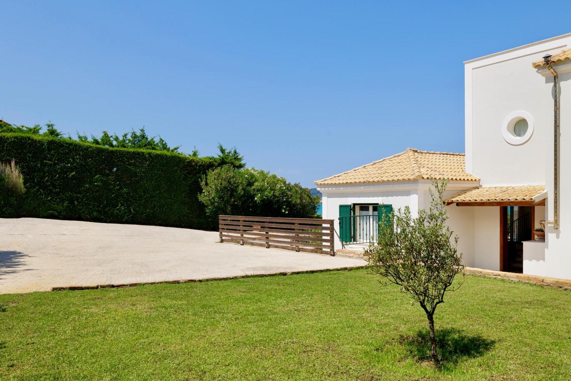 Beachfront Victoras - With Private * Sidárion