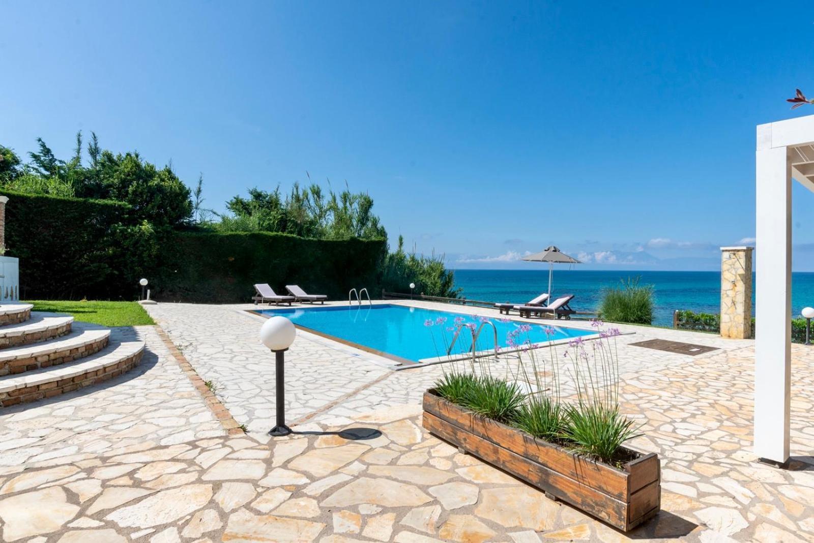 Beachfront Victoras - With Private