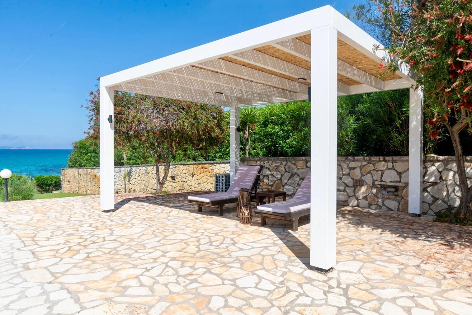 Beachfront Victoras - With Private * Sidárion