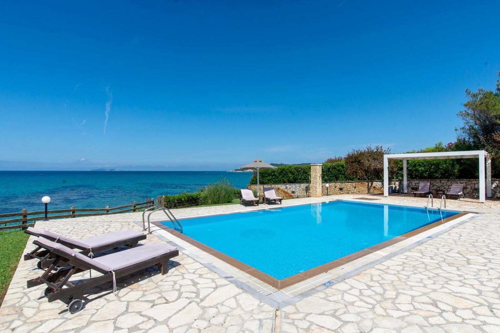 Villa Beachfront Victoras - With Private *