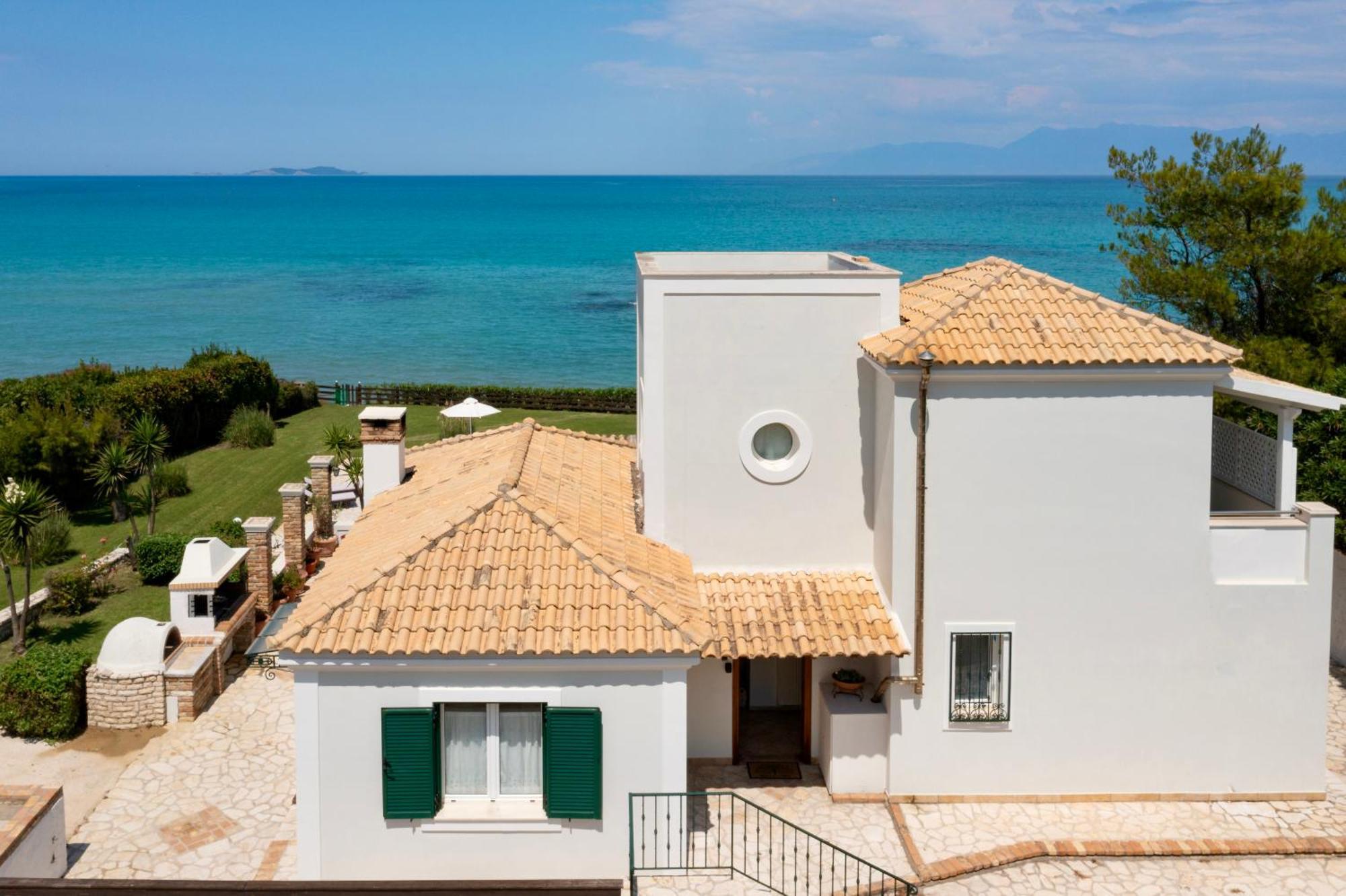 Beachfront Victoras - With Private Villa Sidari (Corfu)