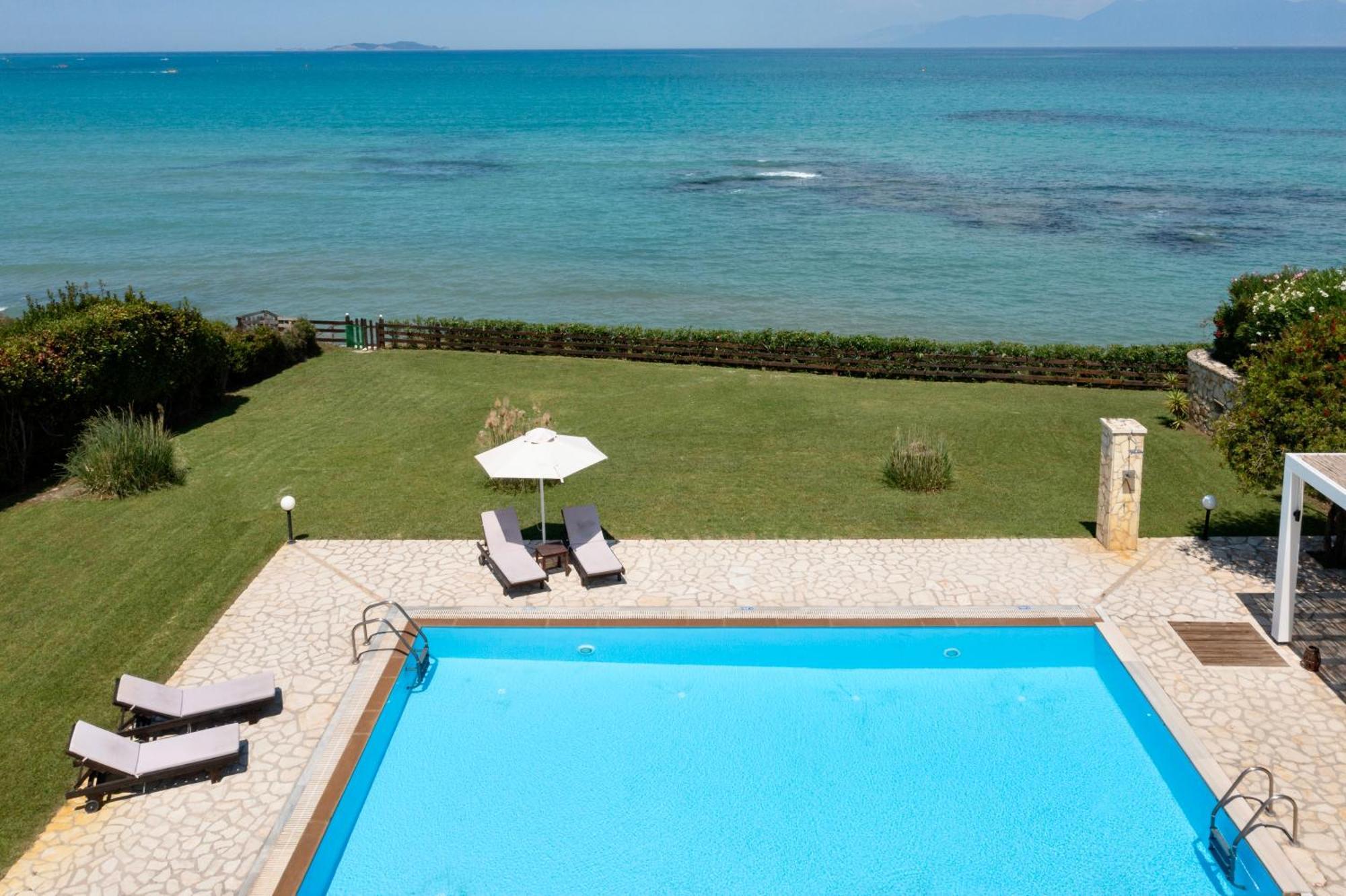 Beachfront Victoras - With Private Villa Sidari (Corfu)