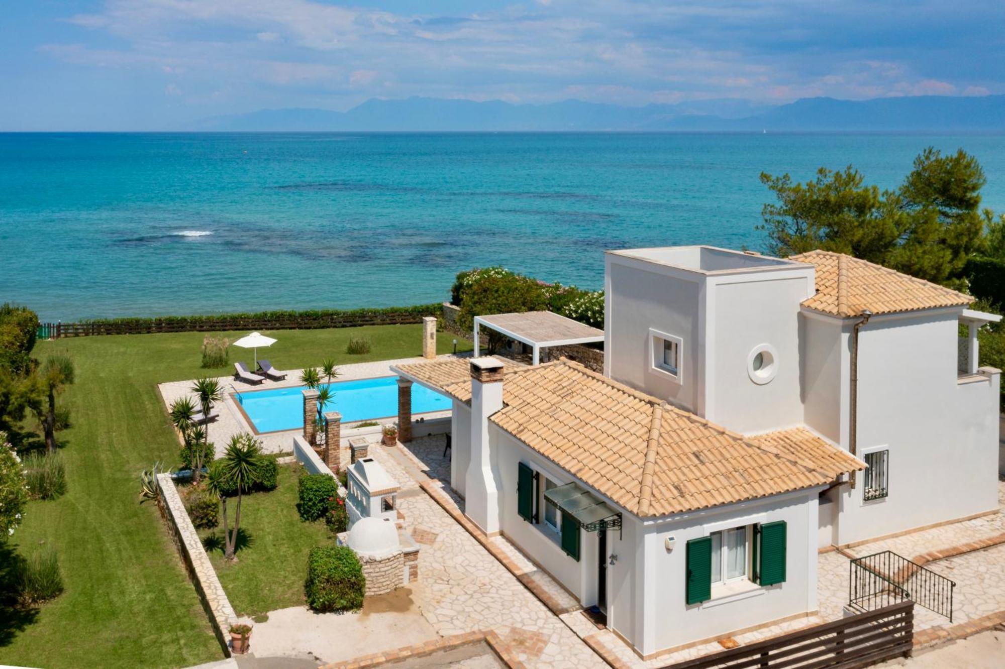 Beachfront Victoras - With Private